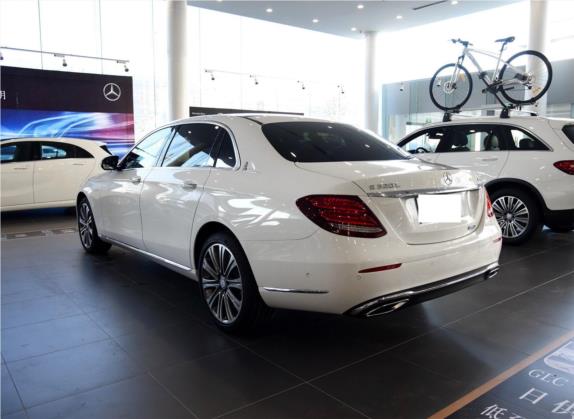 奔驰E级 2017款 E 320 L 4MATIC 外观   斜后