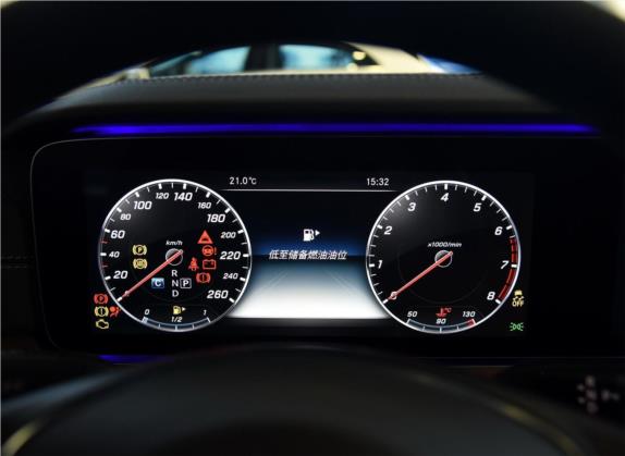 奔驰E级 2017款 E 320 L 4MATIC 中控类   仪表盘