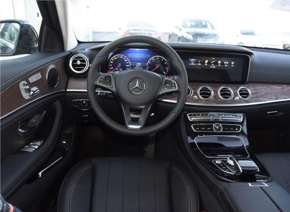 奔驰E级 2017款 E 200 L 4MATIC 中控类   驾驶位