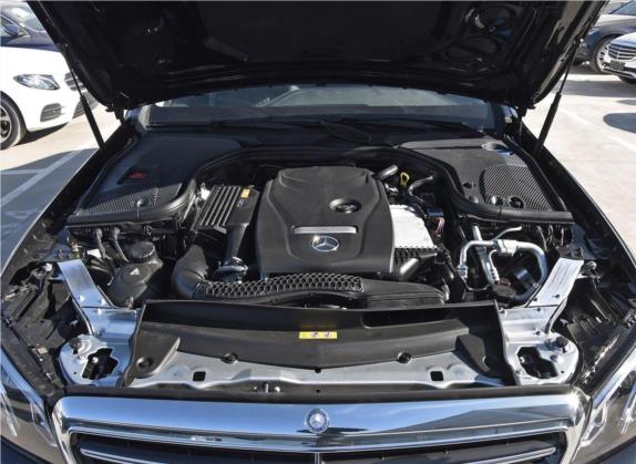 奔驰E级 2017款 E 200 L 4MATIC 其他细节类   发动机舱