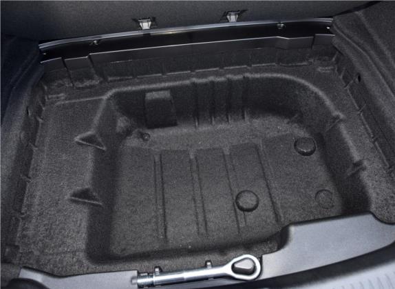 奔驰E级 2017款 E 200 L 运动型 4MATIC 其他细节类   备胎