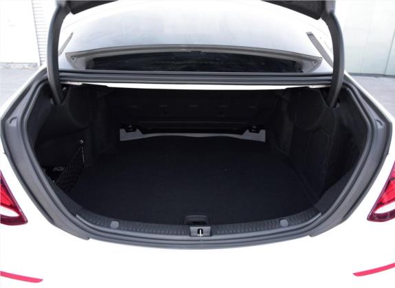 奔驰E级 2017款 E 200 L 运动型 4MATIC 车厢座椅   后备厢