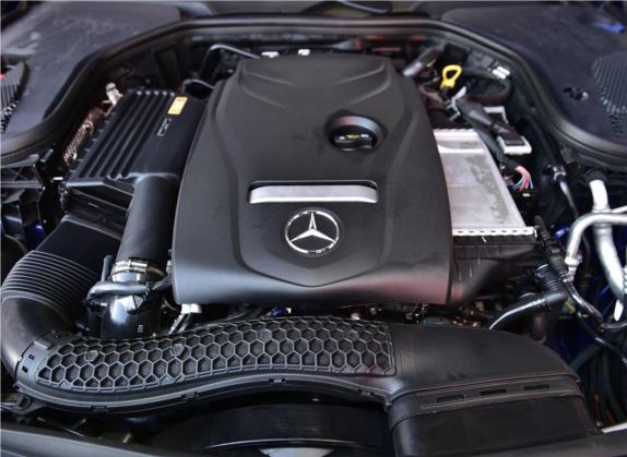 奔驰E级 2017款 E 200 运动型 4MATIC 其他细节类   发动机舱