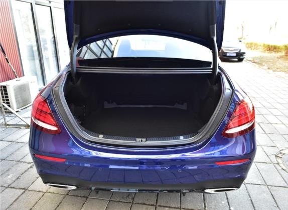 奔驰E级 2017款 E 200 运动型 4MATIC 车厢座椅   后备厢