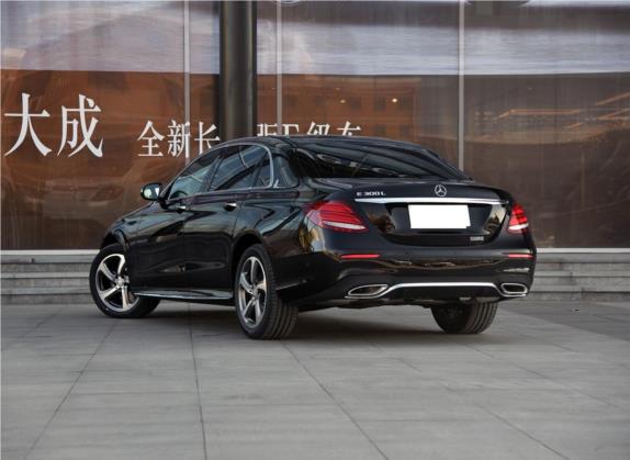 奔驰E级 2017款 E 300 L 运动时尚型 外观   斜后