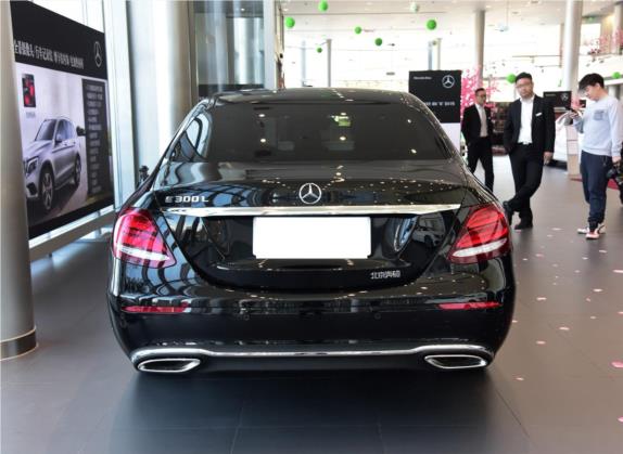 奔驰E级 2017款 E 300 L 豪华型 外观   正后