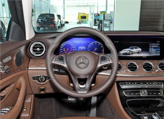 奔驰E级 2018款 E 200 L 4MATIC 中控类   驾驶位