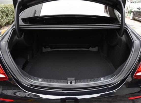 奔驰E级 2018款 E 300 L 时尚型 车厢座椅   后备厢
