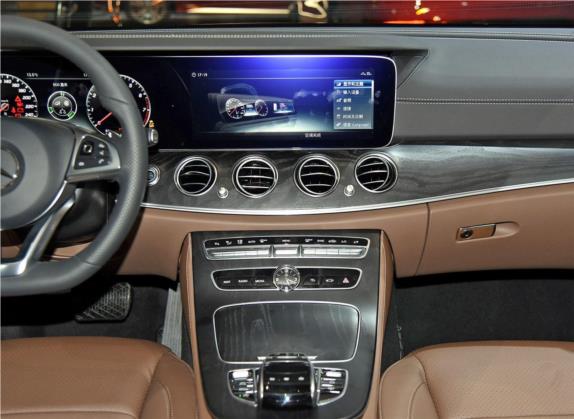 奔驰E级 2018款 E 300 L 运动豪华型 中控类   中控台