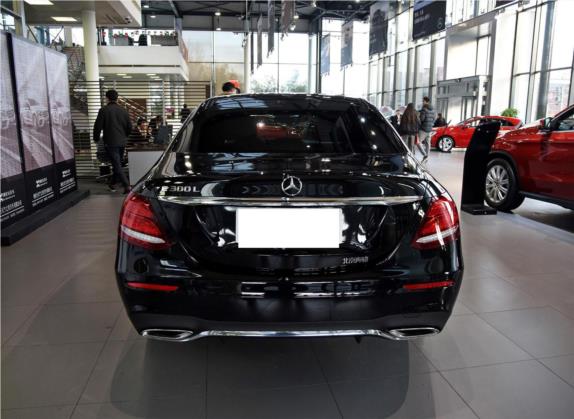 奔驰E级 2018款 E 300 L 运动豪华型 外观   正后