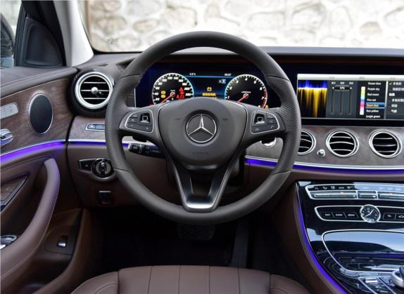 奔驰E级 2018款 E 320 L 4MATIC 中控类   驾驶位
