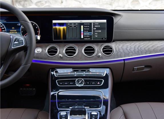 奔驰E级 2018款 E 320 L 4MATIC 中控类   中控台