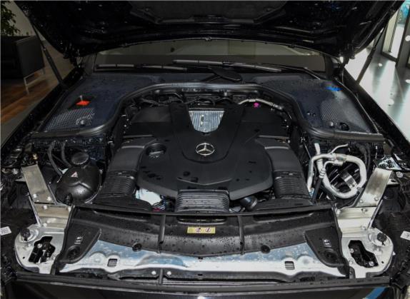 奔驰E级 2018款 E 320 L 运动型 4MATIC 其他细节类   发动机舱