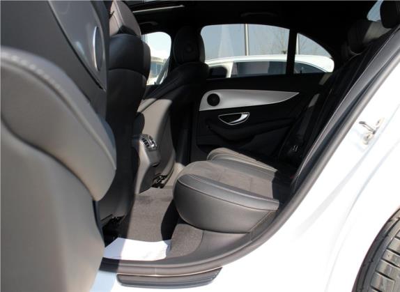 奔驰E级 2018款 E 200 运动型 4MATIC 车厢座椅   后排空间
