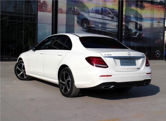 奔驰E级 2018款 E 200 运动型 4MATIC 外观   斜后