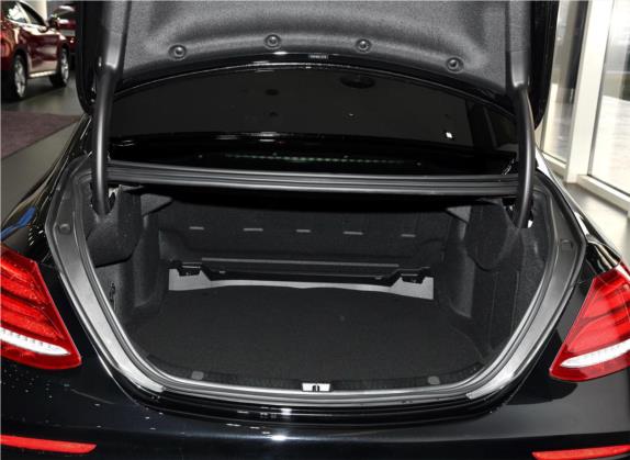 奔驰E级 2018款 E 300 运动型 车厢座椅   后备厢