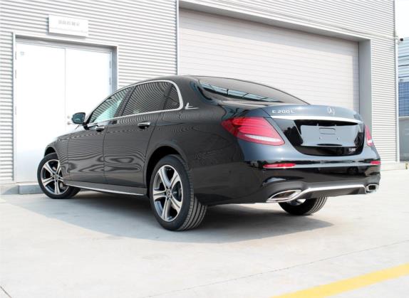 奔驰E级 2018款 改款 E 200 L 运动型 外观   斜后