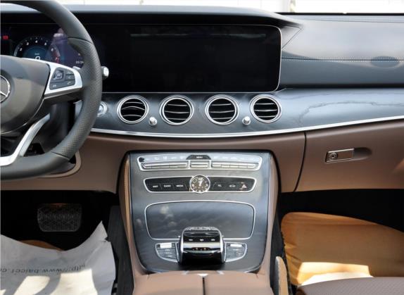 奔驰E级 2018款 改款 E 200 L 运动型 4MATIC 中控类   中控台
