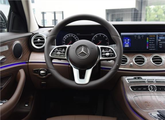 奔驰E级 2019款 E 200 L 中控类   驾驶位