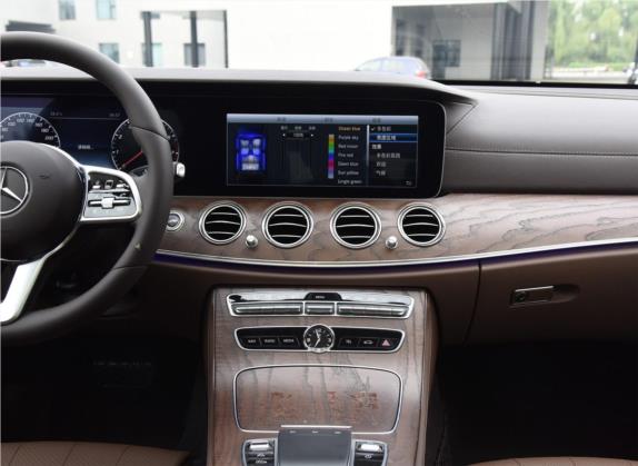 奔驰E级 2019款 E 200 L 中控类   中控台
