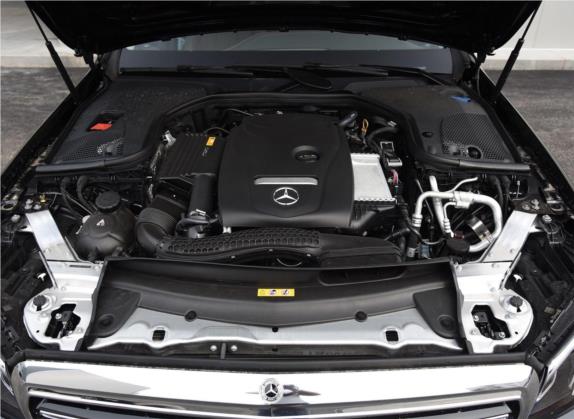 奔驰E级 2019款 E 200 L 其他细节类   发动机舱