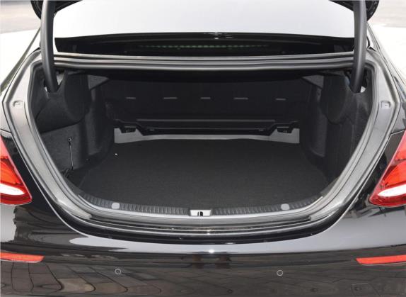 奔驰E级 2019款 E 200 L 车厢座椅   后备厢