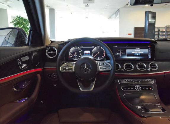 奔驰E级 2019款 E 200 L 运动型 中控类   驾驶位