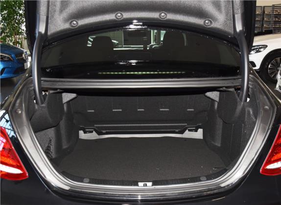 奔驰E级 2019款 E 200 L 运动型 车厢座椅   后备厢