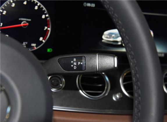 奔驰E级 2019款 E 200 L 运动型 中控类   挡把