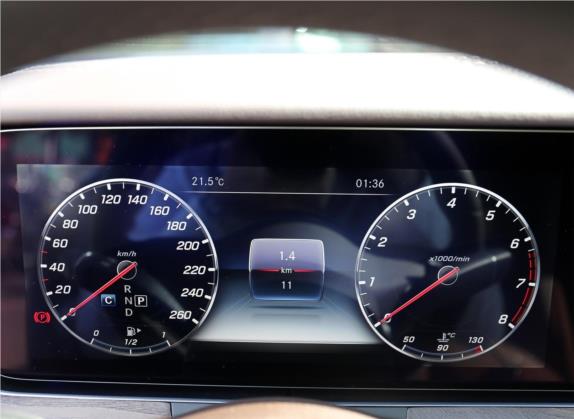 奔驰E级 2019款 E 200 L 4MATIC 中控类   仪表盘