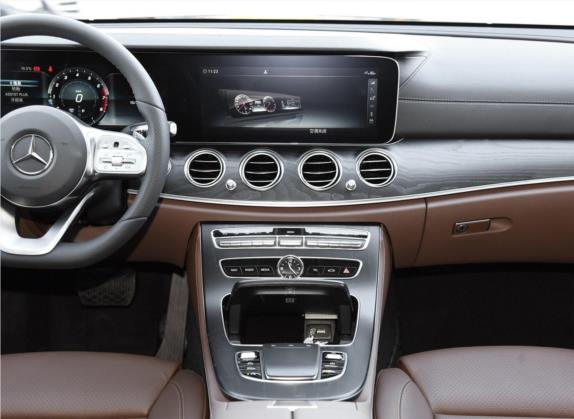 奔驰E级 2019款 E 200 L 运动型 4MATIC 中控类   中控台