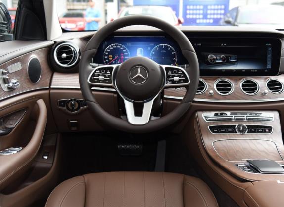 奔驰E级 2019款 E 300 L 时尚型 中控类   驾驶位