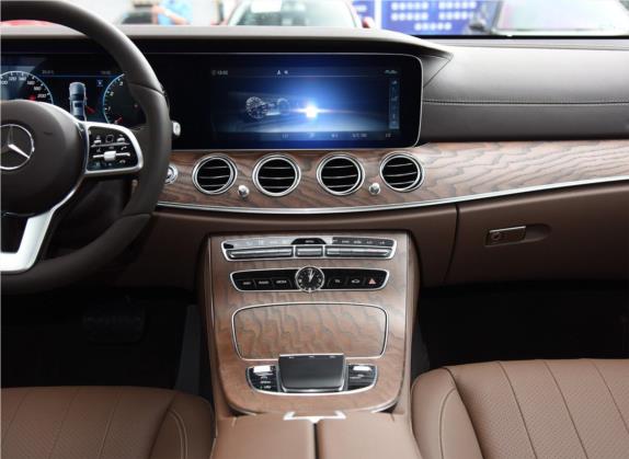 奔驰E级 2019款 E 300 L 时尚型 中控类   中控台