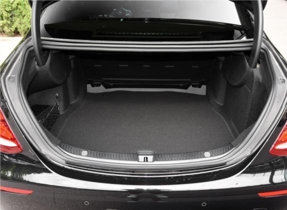 奔驰E级 2019款 E 300 L 时尚型 车厢座椅   后备厢