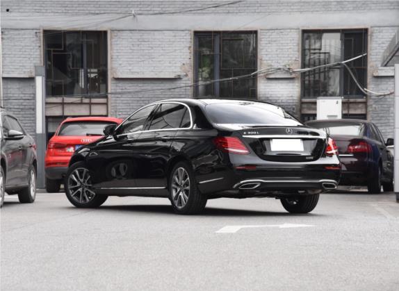 奔驰E级 2019款 E 300 L 时尚型 外观   斜后