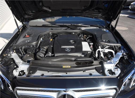 奔驰E级 2019款 E 300 L 运动时尚型 其他细节类   发动机舱