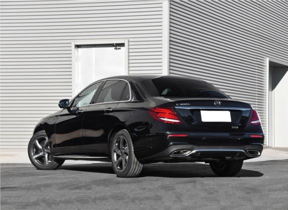 奔驰E级 2019款 E 300 L 运动时尚型 外观   斜后