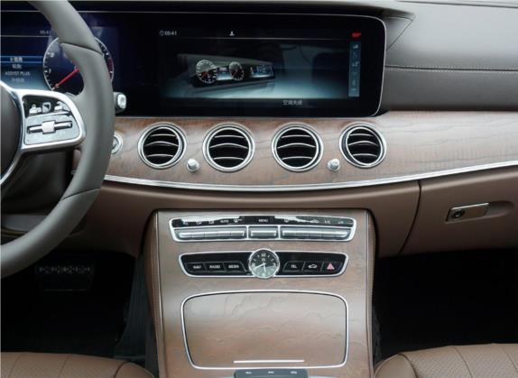 奔驰E级 2019款 E 300 L 豪华型 中控类   中控台