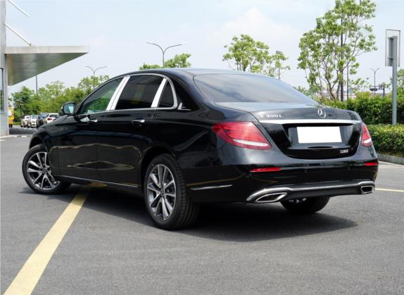 奔驰E级 2019款 E 300 L 豪华型 外观   斜后