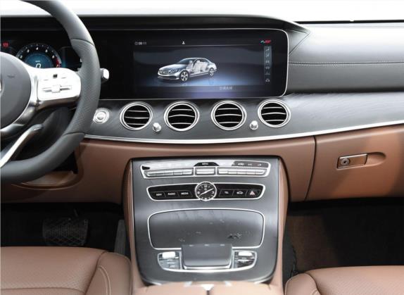 奔驰E级 2019款 E 300 L 运动豪华型 中控类   中控台
