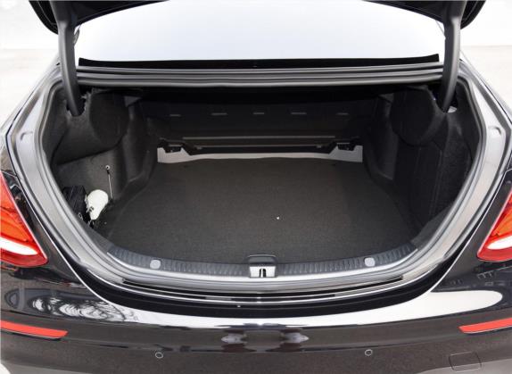 奔驰E级 2019款 E 300 L 运动豪华型 车厢座椅   后备厢