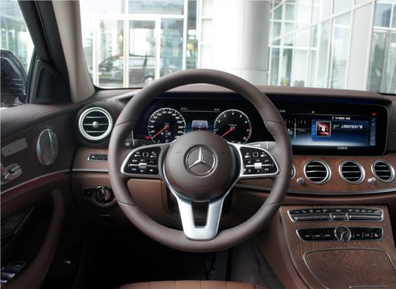 奔驰E级 2019款 E 320 L 4MATIC 中控类   驾驶位
