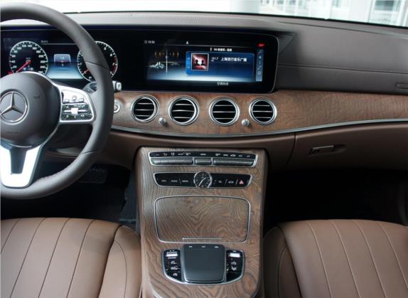 奔驰E级 2019款 E 320 L 4MATIC 中控类   中控台