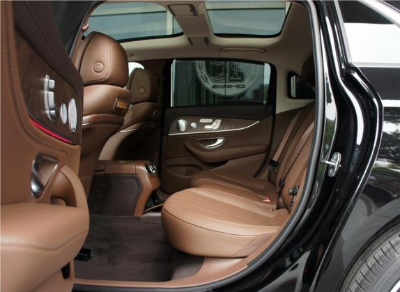 奔驰E级 2019款 E 320 L 4MATIC 车厢座椅   后排空间