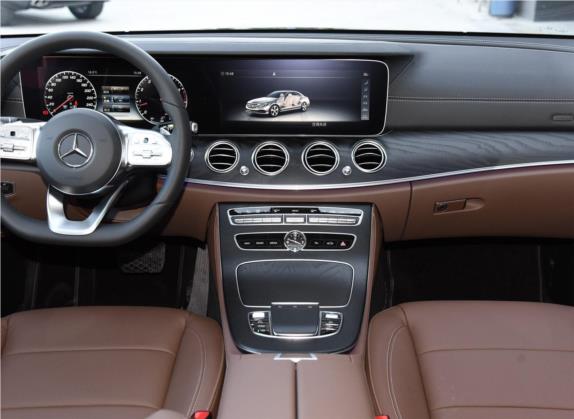 奔驰E级 2019款 E 320 L 运动型 4MATIC 中控类   中控台