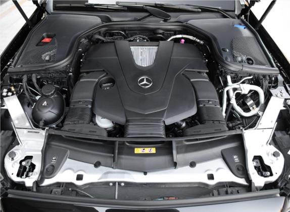 奔驰E级 2019款 E 320 L 运动型 4MATIC 其他细节类   发动机舱