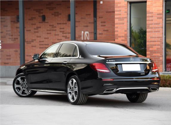 奔驰E级 2019款 E 320 L 运动型 4MATIC 外观   斜后