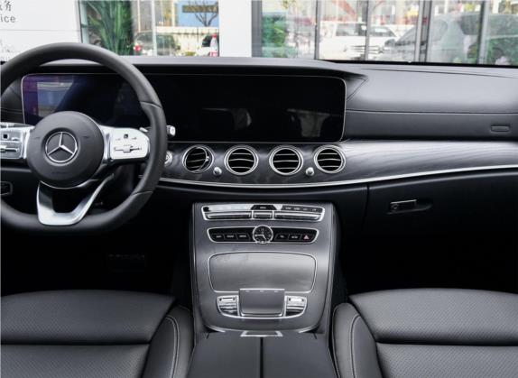 奔驰E级 2019款 E 260 L 运动型 4MATIC 中控类   中控台