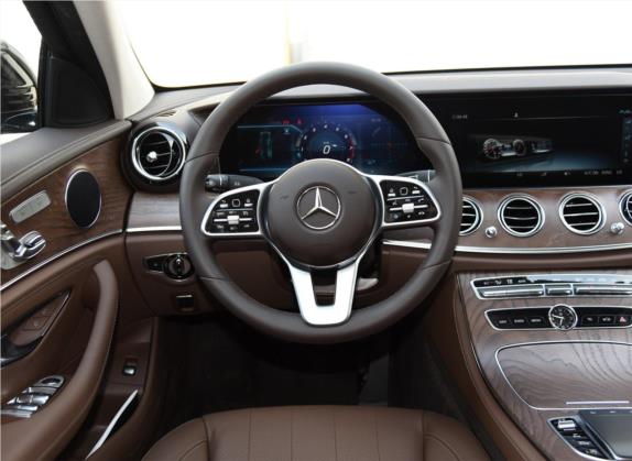 奔驰E级 2019款 改款 E 300 L 时尚型 中控类   驾驶位