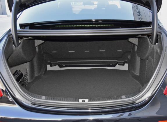 奔驰E级 2019款 改款 E 300 L 运动豪华型 车厢座椅   后备厢